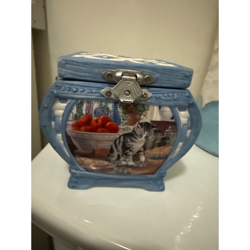 Ardleigh Elliott Cozy Country Kitties Porcelain Music Box Harriet's Loving Touch
